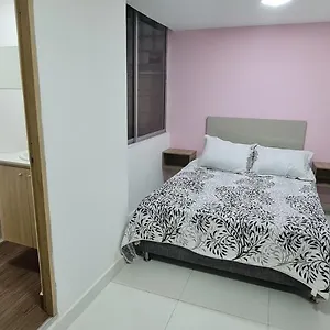 hermosa-casa-en-medellin-cerca-a-estacin-del-metro.colombiamedellinhotels.com/